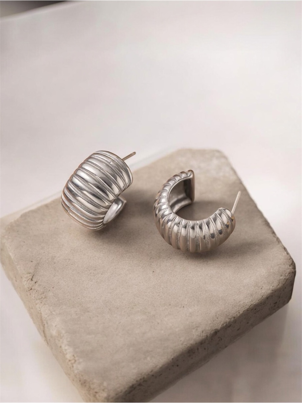Ribbed Chunky Hoop Earrings NWT 18KT Gold Plated PVD Coated